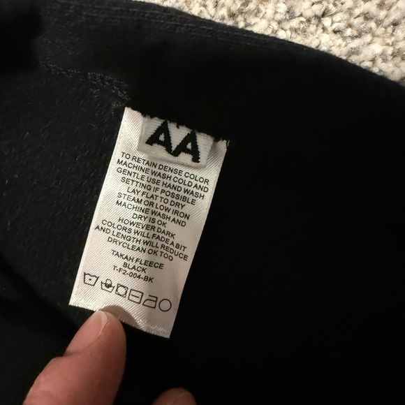 Roucha Sleeveless Sweatshirt – Black (Size AA) | Minimalist & Modern - Picture 2 of 6